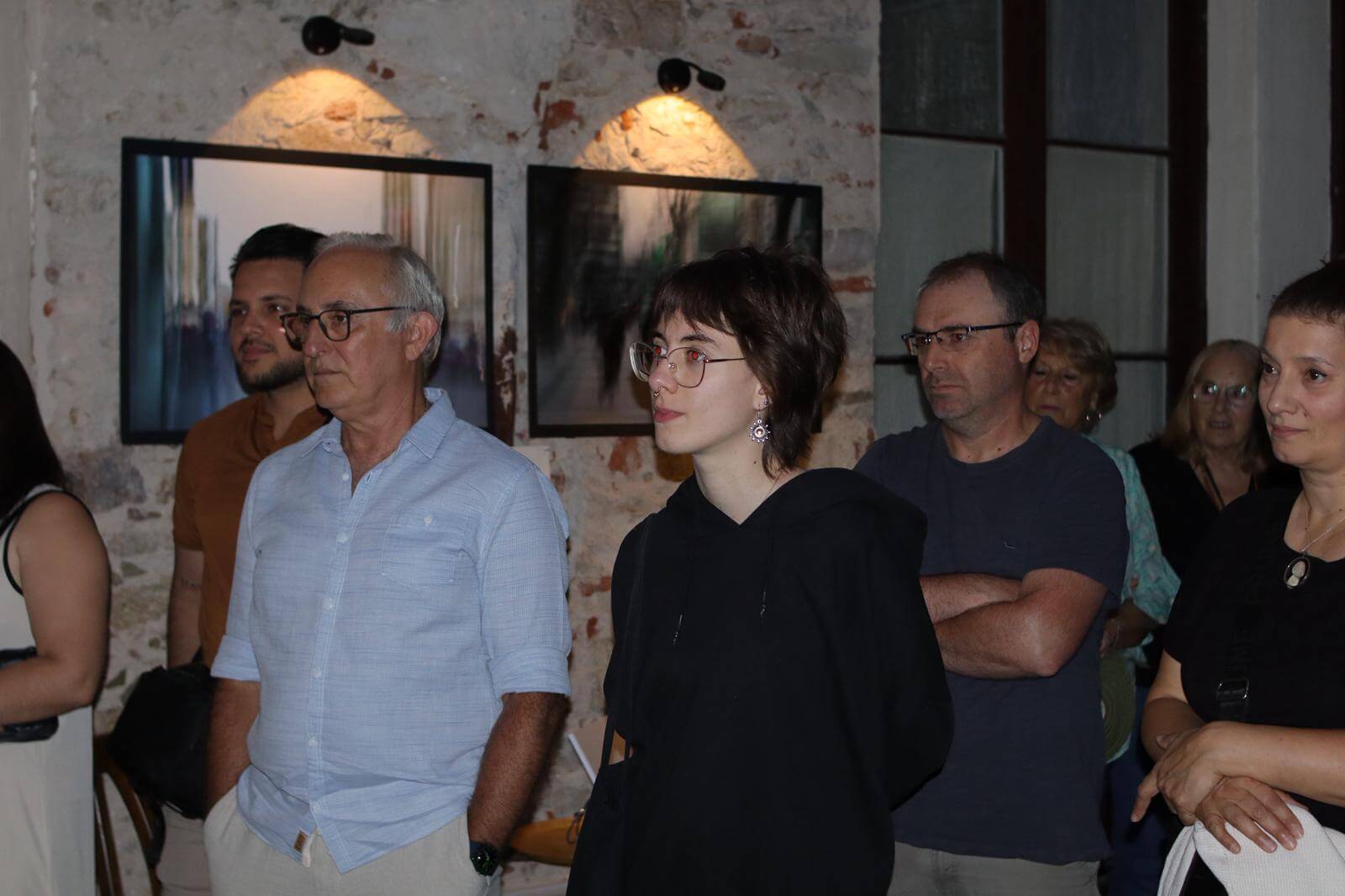 P&uacute;blico en vernissage